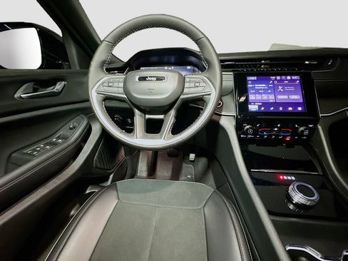 New 2025 Jeep Grand Cherokee Altitude AWD/4WD image 28