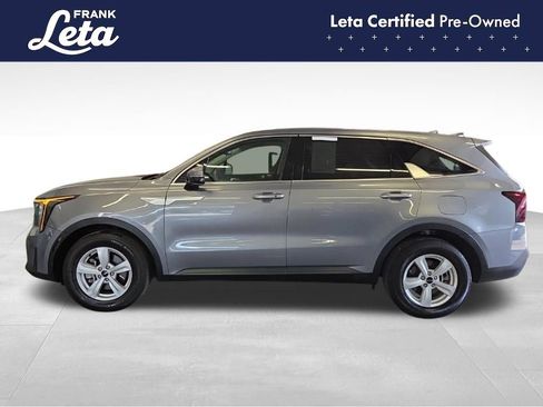 Used 2025 Kia Sorento LX FWD image 3