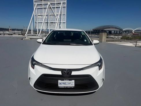 Used 2024 Toyota Corolla LE FWD image 8