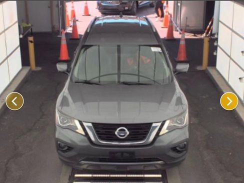 Used 2020 Nissan Pathfinder SL image 3