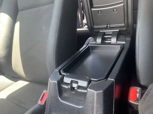 Used 2018 Toyota RAV4 LE image 27