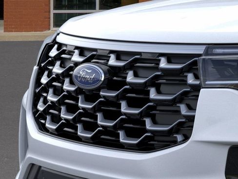 New 2025 Ford Explorer Platinum image 17