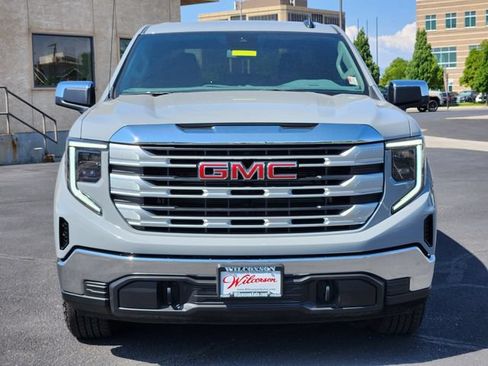 Used 2025 GMC Sierra 1500 SLE w/ X31 Off-Road Package AWD/4WD image 8