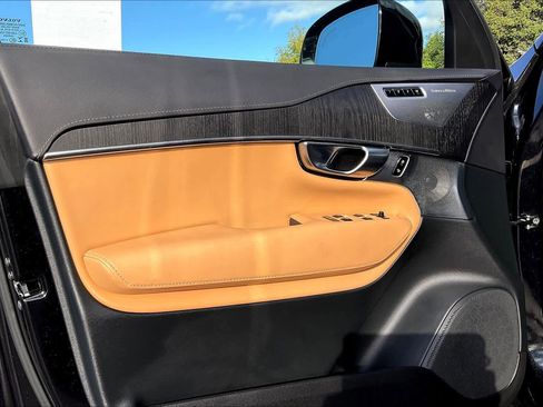 Used 2023 Volvo XC90 T8 Ultimate w/ Lounge Package image 26