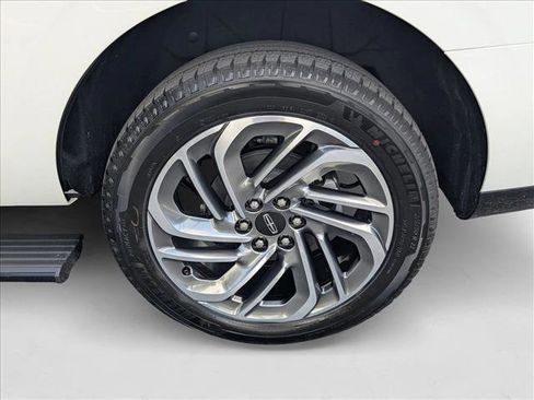 New 2025 Lincoln Navigator Reserve image 9