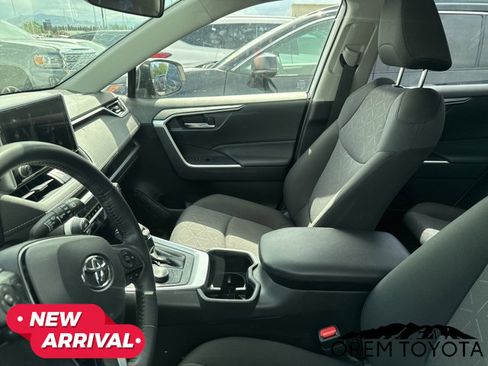 Used 2024 Toyota RAV4 XLE w/ Convenience Package image 5