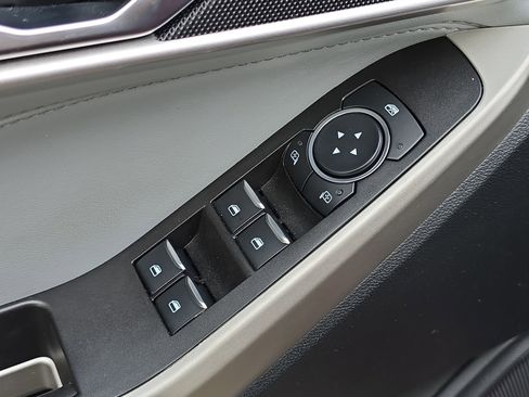 Used 2022 Ford Explorer XLT w/ Equipment Group 202A image 13