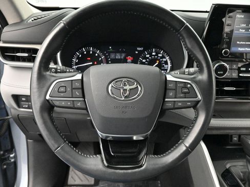 Used 2020 Toyota Highlander XLE image 14