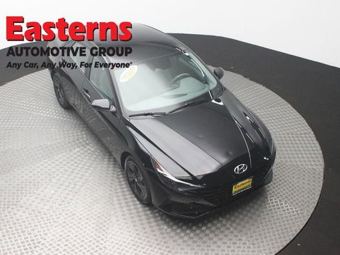 Used 2023 Hyundai Elantra SEL FWD image 3