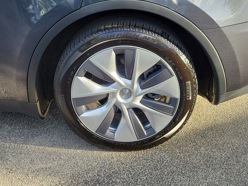 Used 2024 Tesla Model Y Long Range image 8