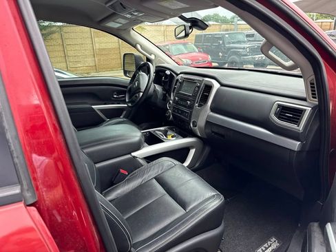 Used 2018 Nissan Titan PRO-4X w/ Pro-4x Convenience Package AWD/4WD image 9