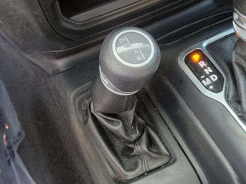 Used 2021 Jeep Wrangler Sport AWD/4WD image 31