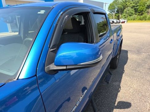 Used 2017 Toyota Tacoma TRD Sport AWD/4WD image 42