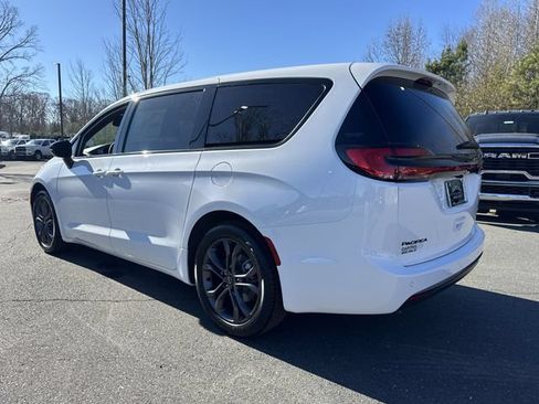New 2026 Chrysler Pacifica Select FWD image 11