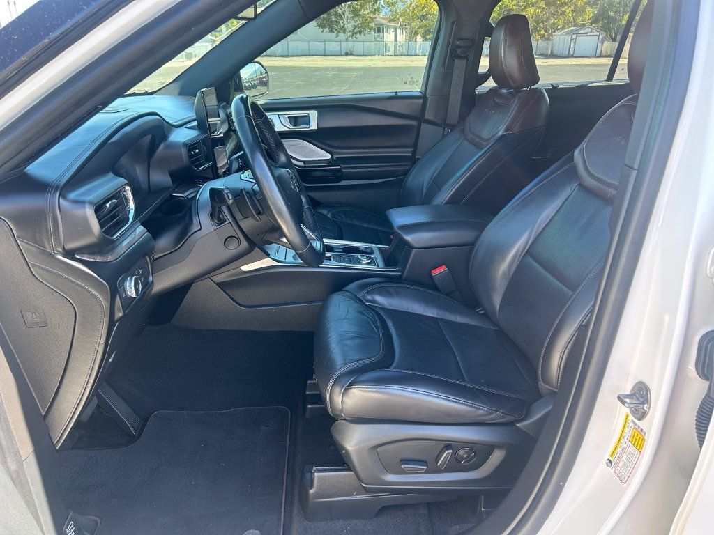 Used 2021 Ford Explorer Platinum w/ Equipment Group 601A AWD/4WD image 25