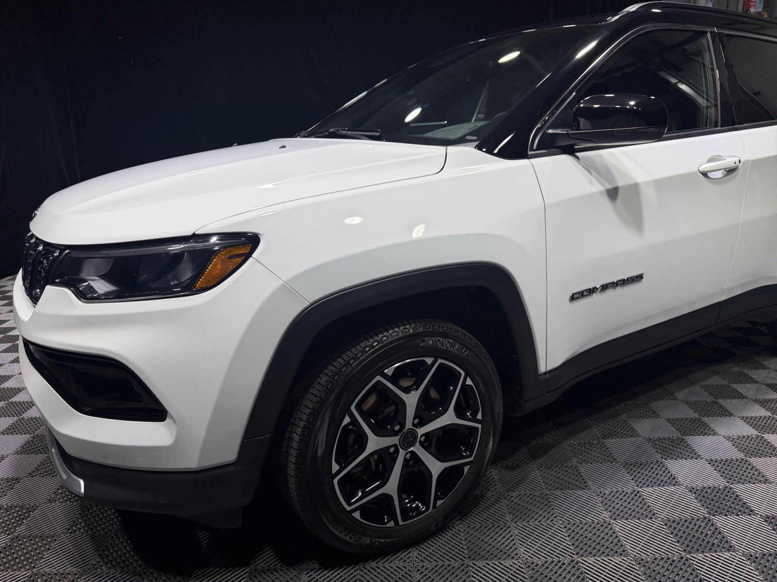 Used 2025 Jeep Compass Limited AWD/4WD image 10