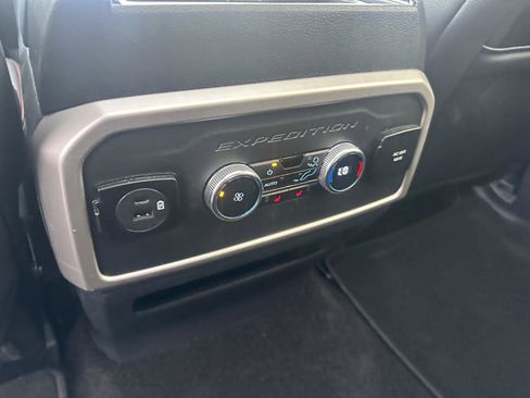 Used 2023 Ford Expedition Limited image 25