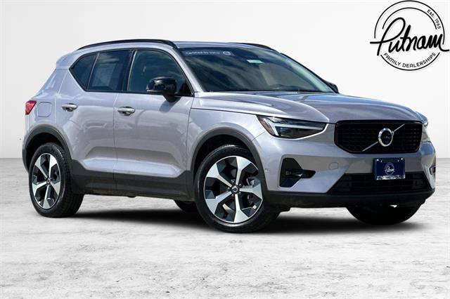 Certified 2026 Volvo XC40 B5 Plus AWD/4WD image 1