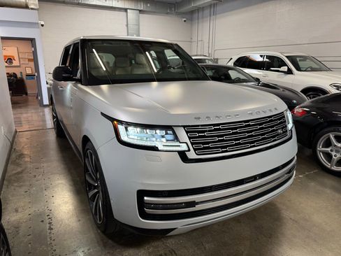 Used 2025 Land Rover Range Rover Long Wheelbase Autobiography image 3