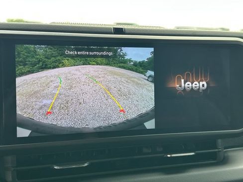 Used 2025 Jeep Wrangler Unlimited Rubicon w/ Convenience Group AWD/4WD image 30