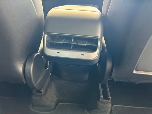 Used 2023 Tesla Model Y Long Range AWD/4WD image 36
