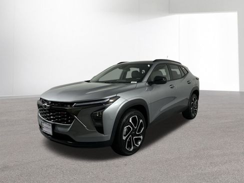 Used 2025 Chevrolet Trax RS w/ Driver Confidence Package image 23