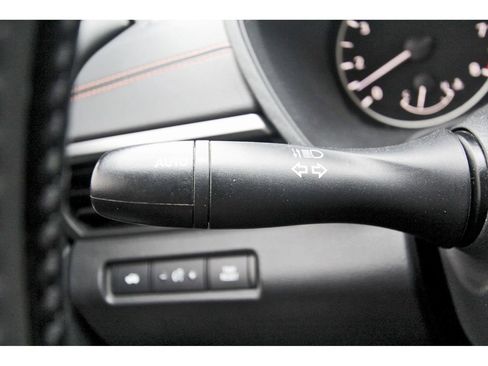 Used 2022 Nissan Altima 2.5 SR FWD image 11