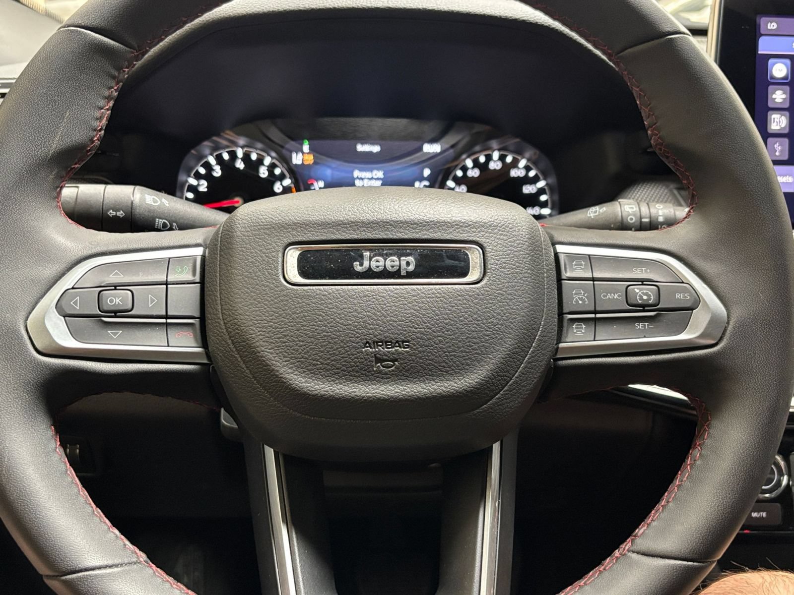 Used 2025 Jeep Compass Trailhawk AWD/4WD image 26