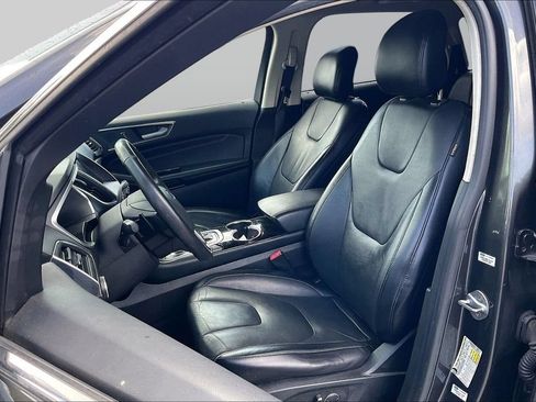 Used 2018 Ford Edge Titanium w/ Technology Package FWD image 25