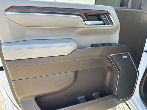 Used 2022 GMC Sierra 1500 SLT w/ SLT Premium Plus Package AWD/4WD image 23