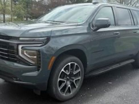 Used 2025 Chevrolet Suburban RST w/ Advanced Technology Package image 1