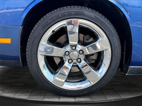Used 2010 Dodge Challenger R/T RWD image 9