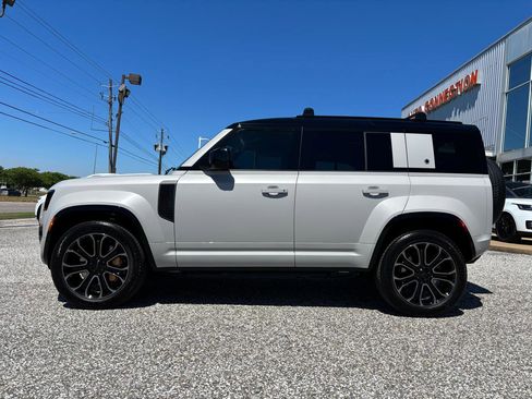 Used 2026 Land Rover Defender 110 image 5