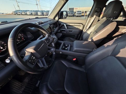 Used 2024 Land Rover Defender 130 X-Dynamic SE image 10