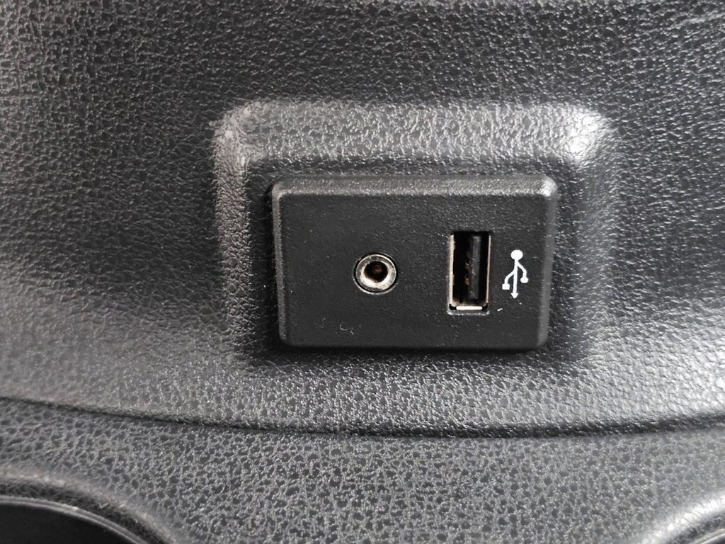 Used 2017 Nissan Versa Note SV FWD image 18