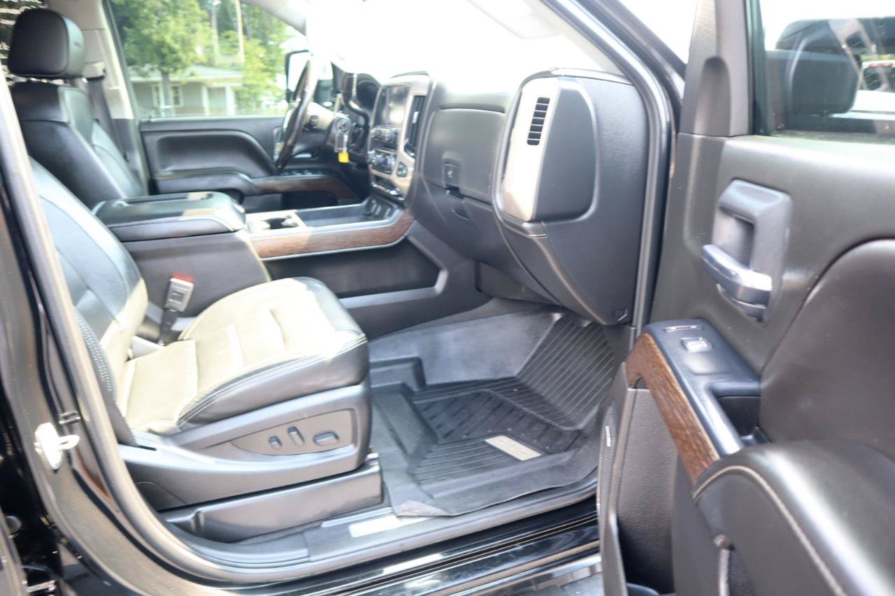 Used 2019 GMC Sierra 2500 Denali w/ Duramax Plus Package AWD/4WD image 17