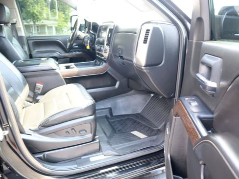 Used 2019 GMC Sierra 2500 Denali w/ Duramax Plus Package AWD/4WD image 17