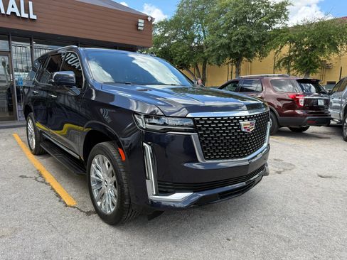 Used 2024 Cadillac Escalade Premium Luxury AWD/4WD image 3