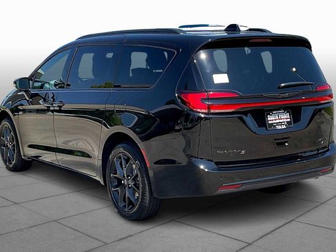 New 2026 Chrysler Pacifica Limited w/ S Appearance Package image 12