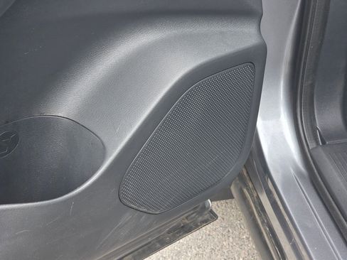 Used 2021 Nissan Rogue SL image 15