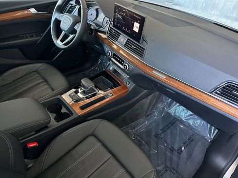 Used 2023 Audi Q5 2.0T Premium w/ Convenience Package image 16