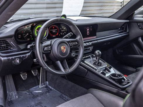 Certified 2024 Porsche 911 Carrera T RWD image 4