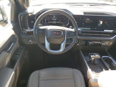 Used 2023 GMC Sierra 1500 SLT w/ SLT Premium Plus Package AWD/4WD image 18