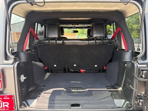 Used 2017 Jeep Wrangler Unlimited Rubicon AWD/4WD image 10