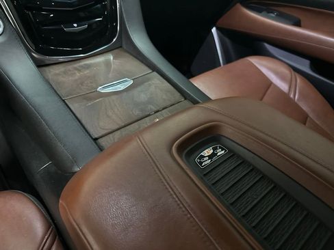 Used 2018 Cadillac Escalade ESV Premium Luxury RWD image 44