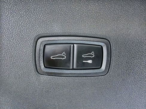 Used 2024 Porsche Cayenne AWD/4WD image 25