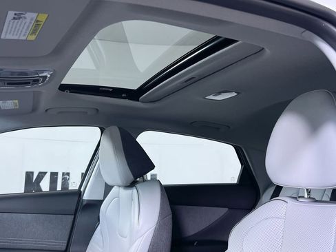 New 2025 Hyundai Elantra Limited image 23