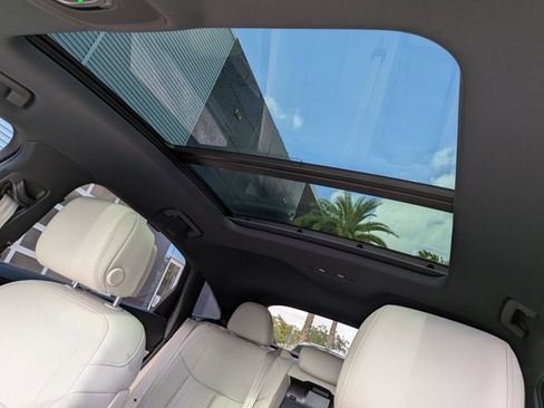 Used 2024 Audi Q8 e-tron Prestige image 15