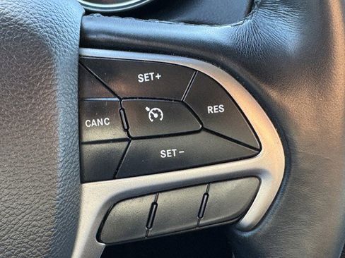 Used 2020 Jeep Grand Cherokee Altitude image 18