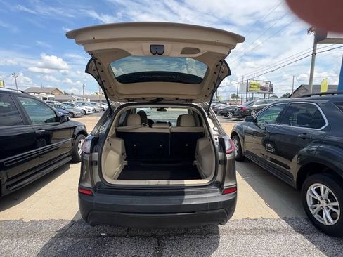 Used 2019 Jeep Cherokee Latitude w/ Popular Appearance Group FWD image 6